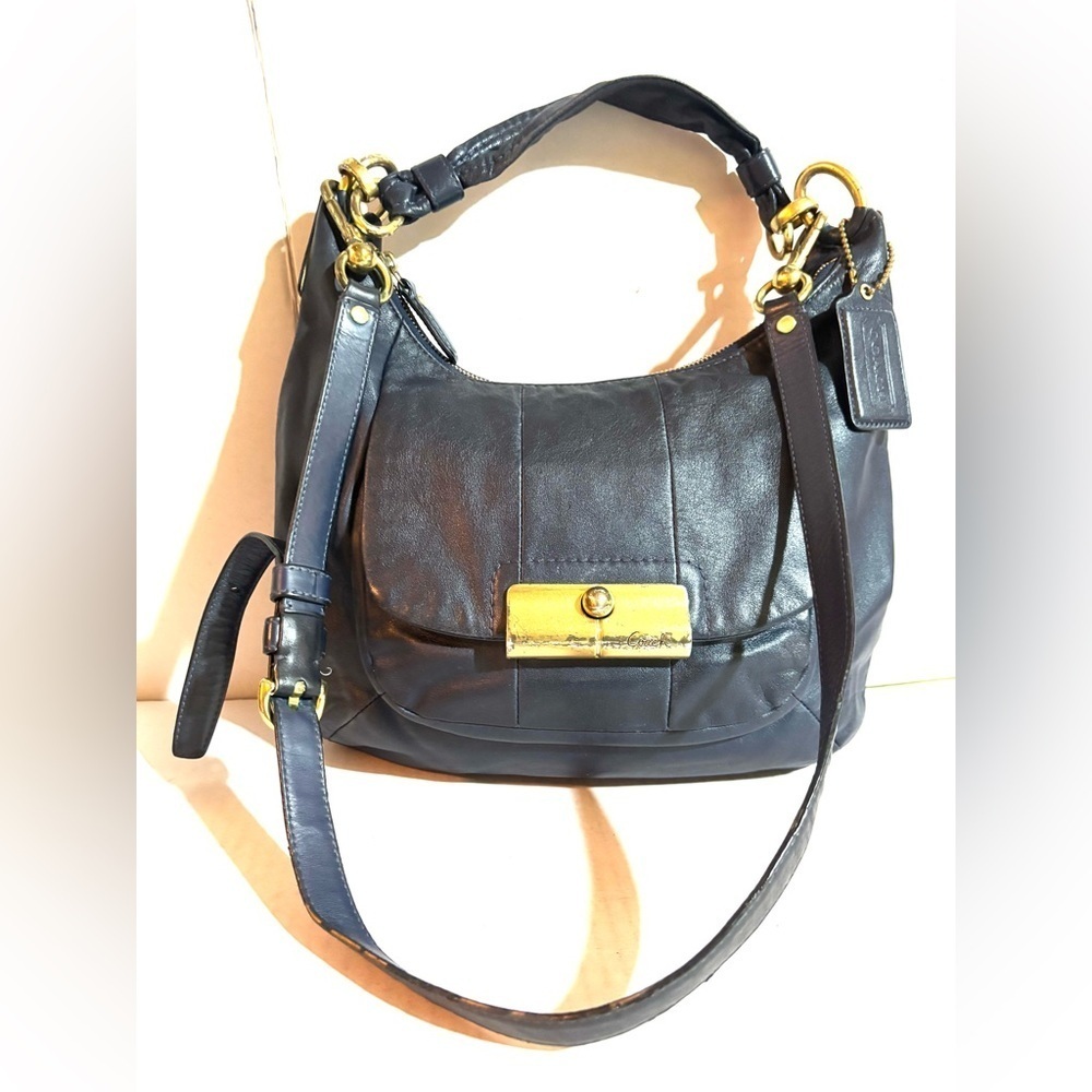 Coach Elegant navy blue Leather Shoulder Bag